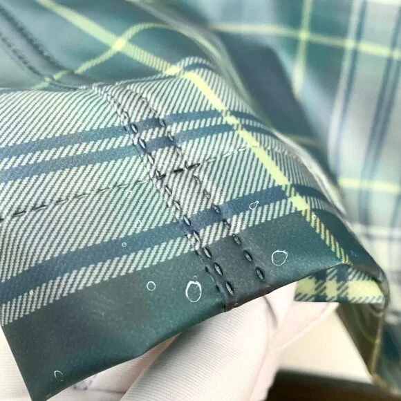 008462 Burberry Check Hooded Raincoat Green Size 46 Slightly Stains